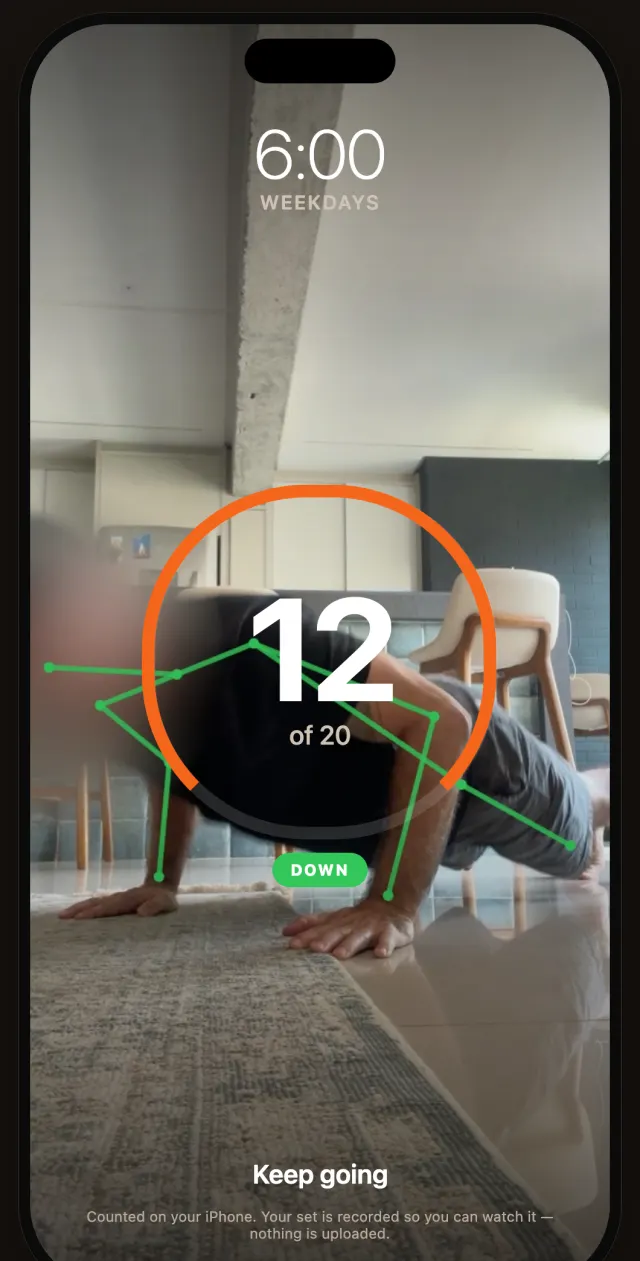 Tela do desafio do PushAlarm: um esqueleto verde sobre uma pessoa fazendo flexões ao lado do celular, contador em 12 de 20